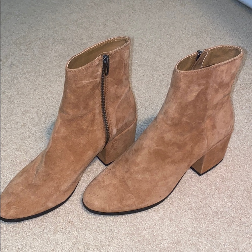 NEVER WORN dolce vita booties